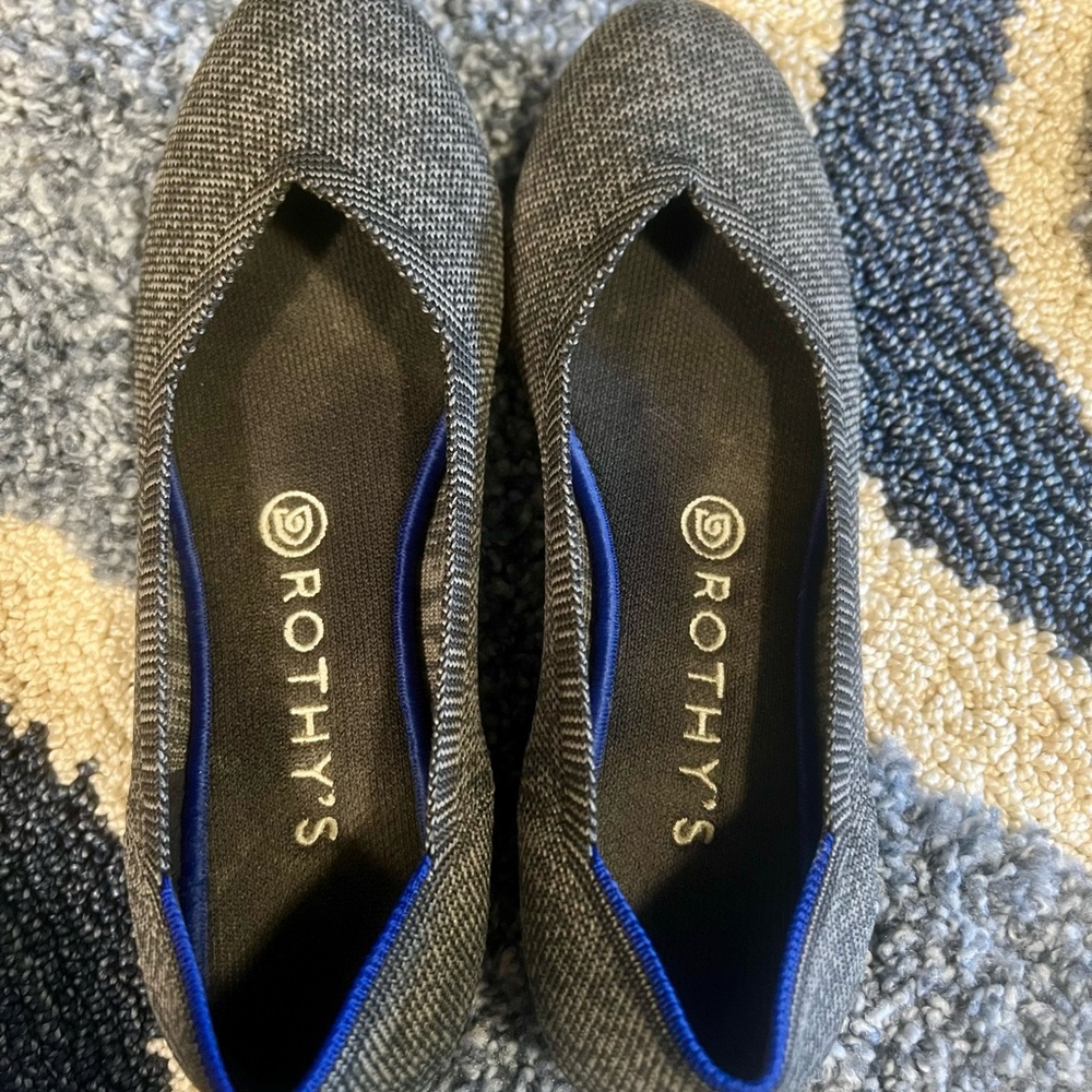 EUC Rothy's Women's Charcoal and White Flats